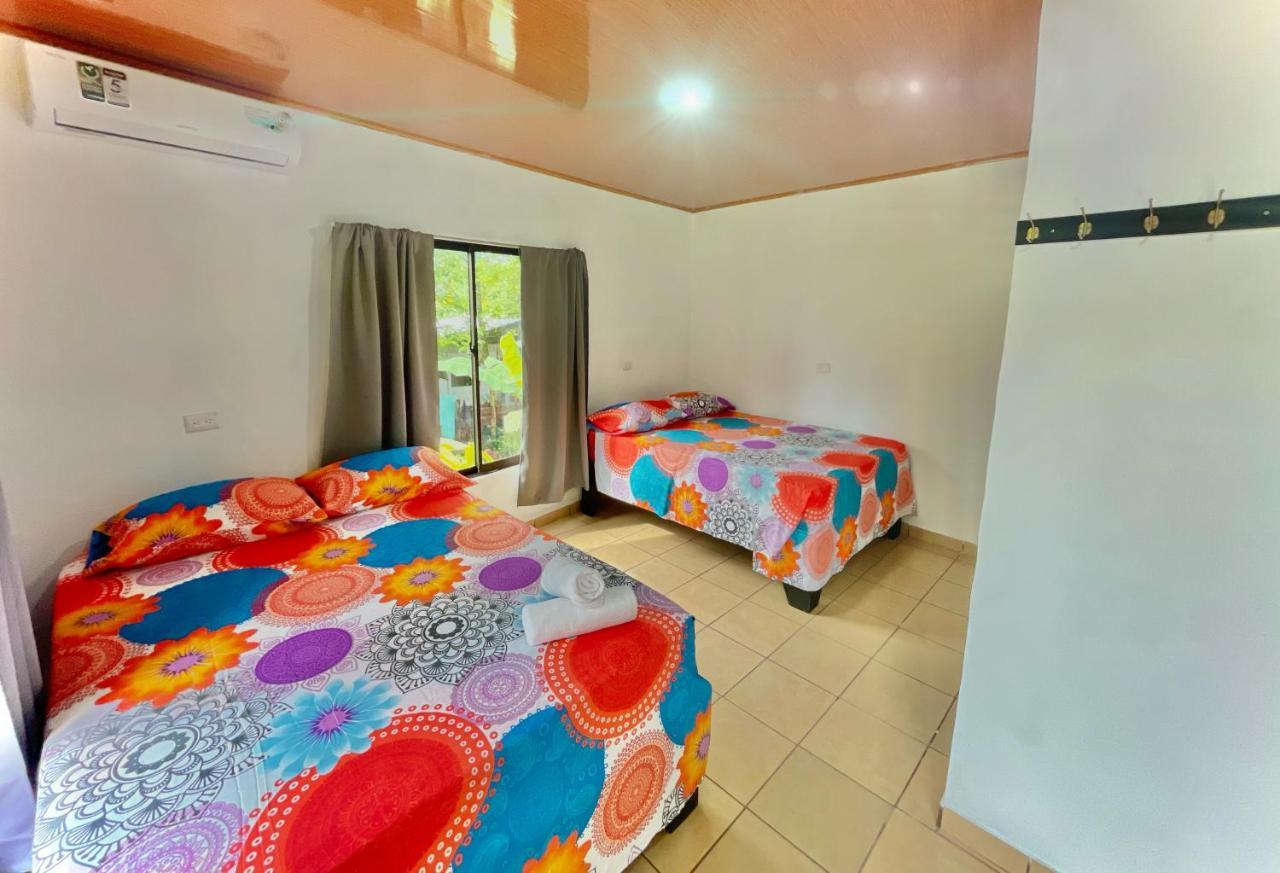 Carey Lodging Tortuguero Exteriör bild