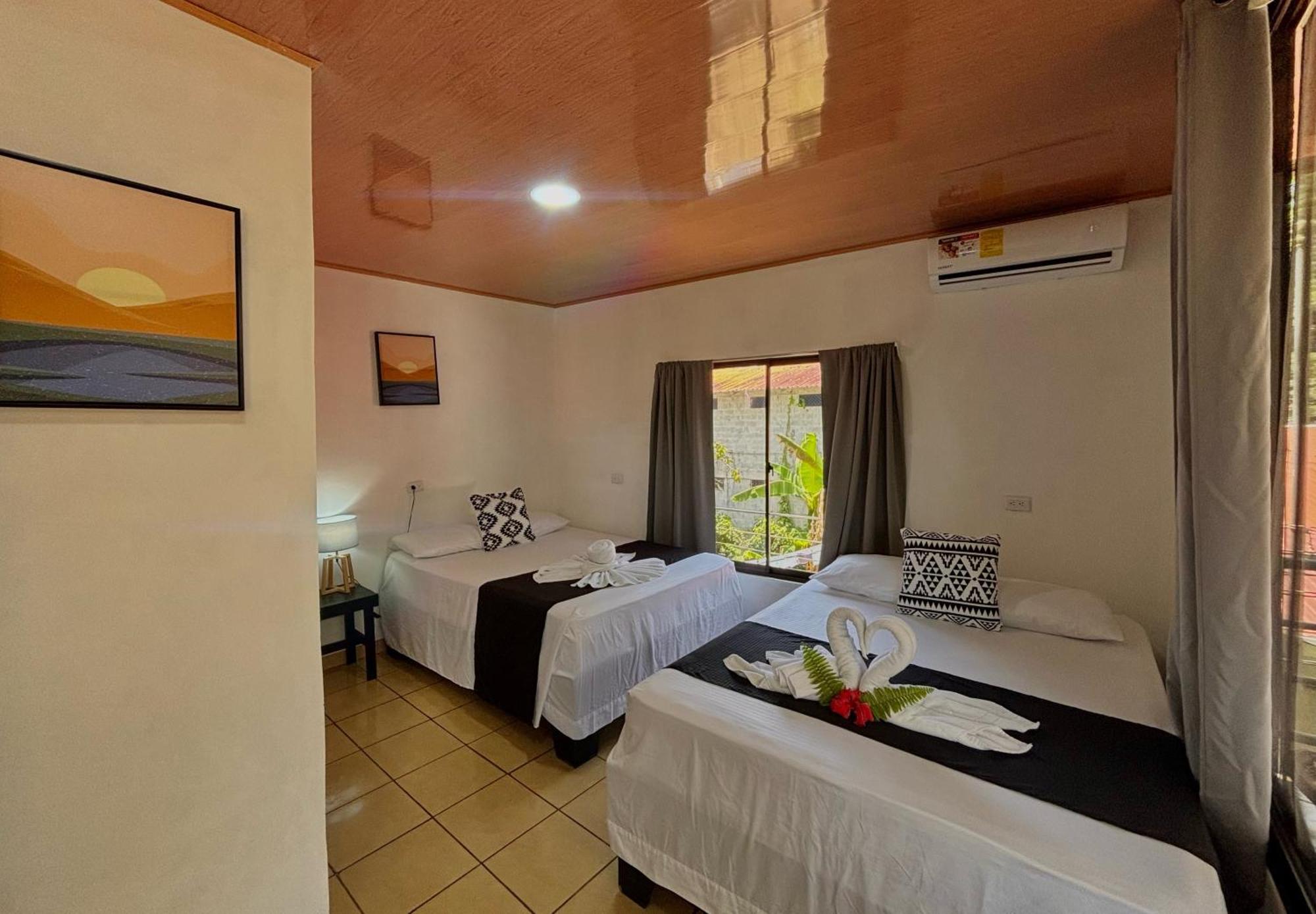 Carey Lodging Tortuguero Exteriör bild